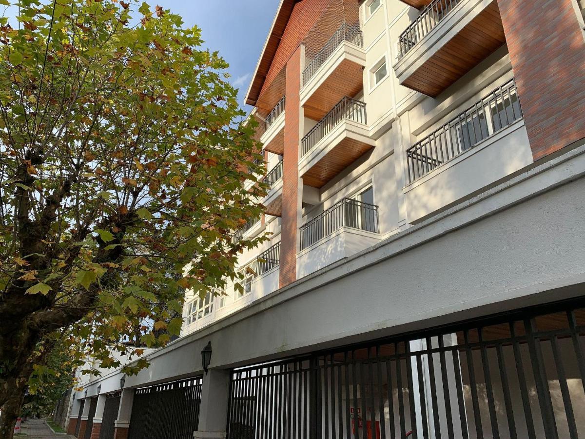 Flat novo, aconchegante e no Coração do Capivari / Internet + Aquecedores Campos do Jordão Exterior foto